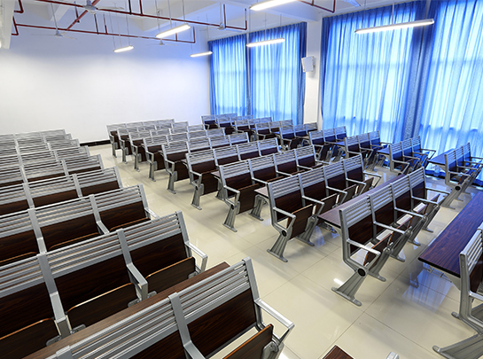 大学课桌椅选购指南:铝合金阶梯教室课桌椅与多媒体教室排椅的专业选择插图 铝合金阶梯教室课桌椅在现代大学教室中的应用