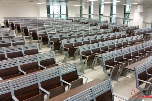 暨南大学新造校区阶梯教室课桌椅案例